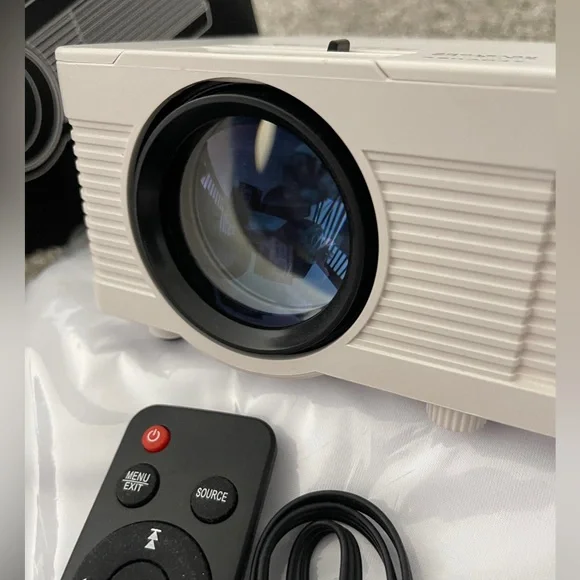 QKK Mini QK02 Projector - Picture 4 of 4